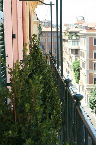 At Your Place 3* Rom
